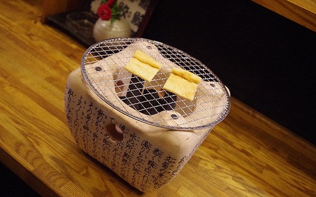 ちいさな七輪でお好みの焼き加減で頂きます
