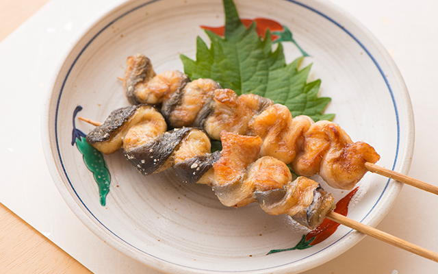スタミナ抜群のうなぎの串焼は温かいうちにご賞味ください。