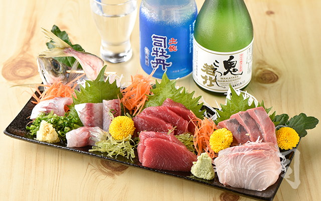 新鮮な刺身は人気メニューです